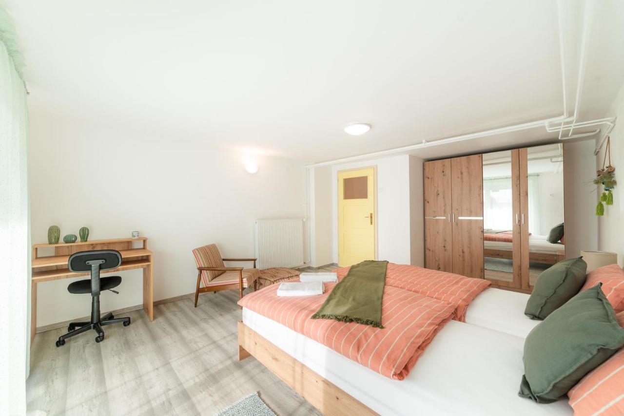 Bah Apartment Ljubljana Buitenkant foto