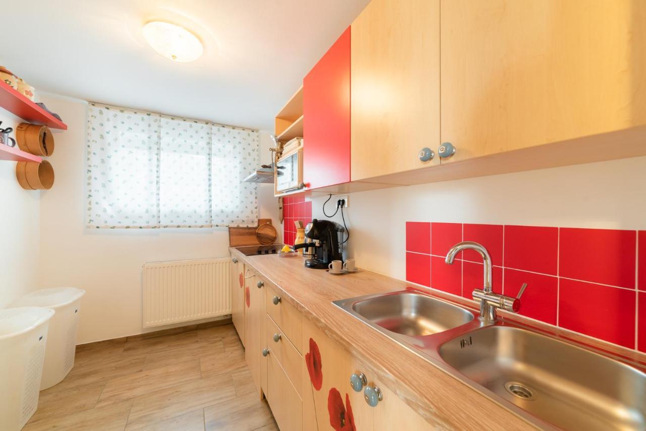 Bah Apartment Ljubljana Buitenkant foto
