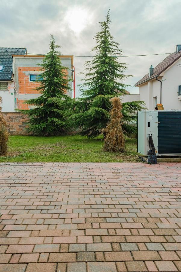 Bah Apartment Ljubljana Buitenkant foto